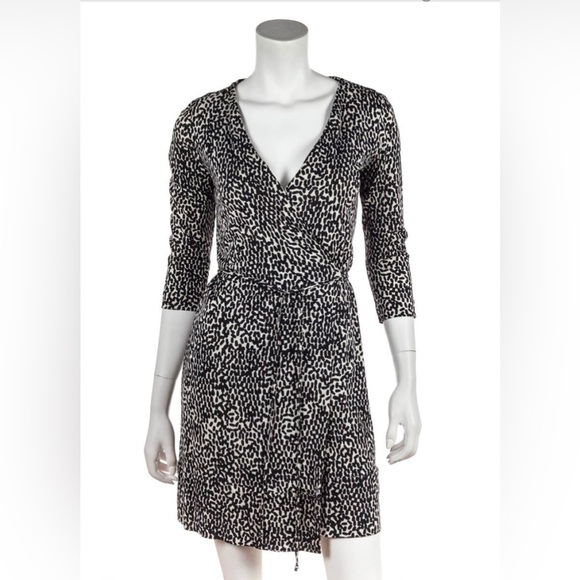 *SOLD*  - Diane Von Furstenberg Naoki Wrap Dress - size 6 - Picture 1 of 5